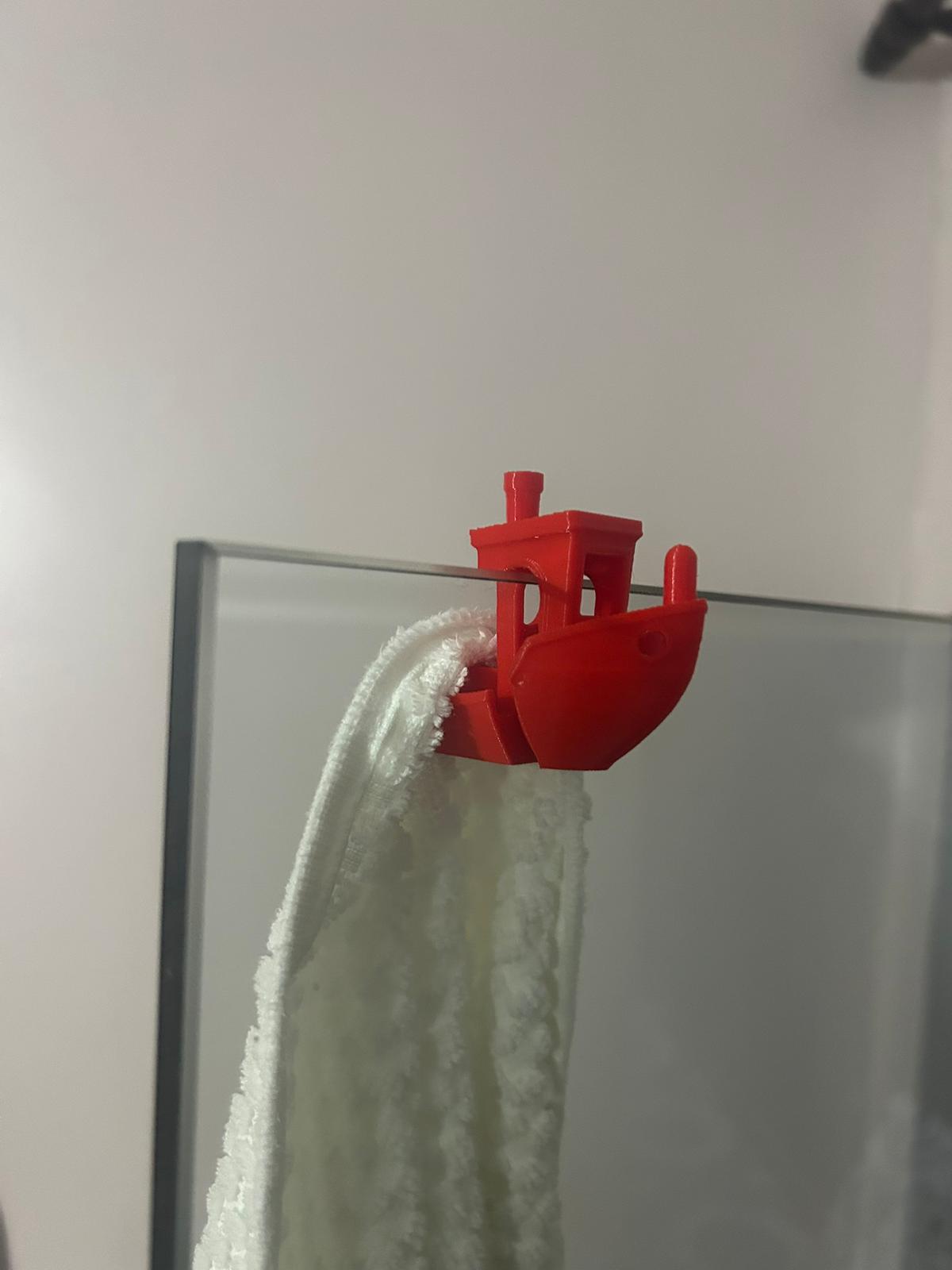 Suporte de Toalhas em Formato de Barquinho Vermelho – Criativo e Funcional