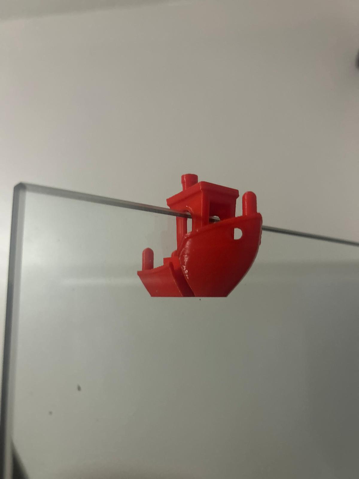 Suporte de Toalhas em Formato de Barquinho Vermelho – Criativo e Funcional